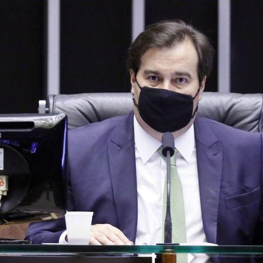 Projeto de combate a fake news deve ser votado este ano, diz Maia