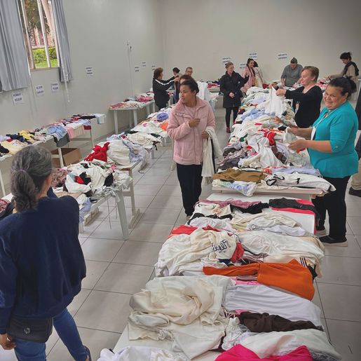 Bazar Solidário segue até domingo no Salão Paroquial, em SMOeste