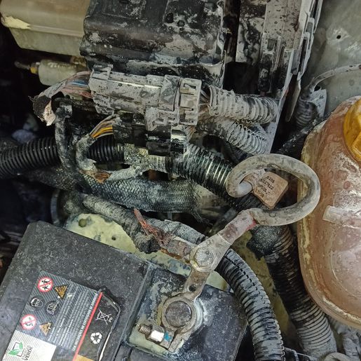 Princípio de incêndio em veículo mobiliza bombeiros em Mondaí