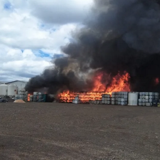Incêndio em indústria química emite fumaça tóxica em Xanxerê