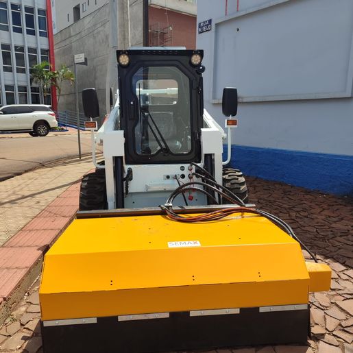 Administração de Guaraciaba investe R$304 mil em mini carregadeira