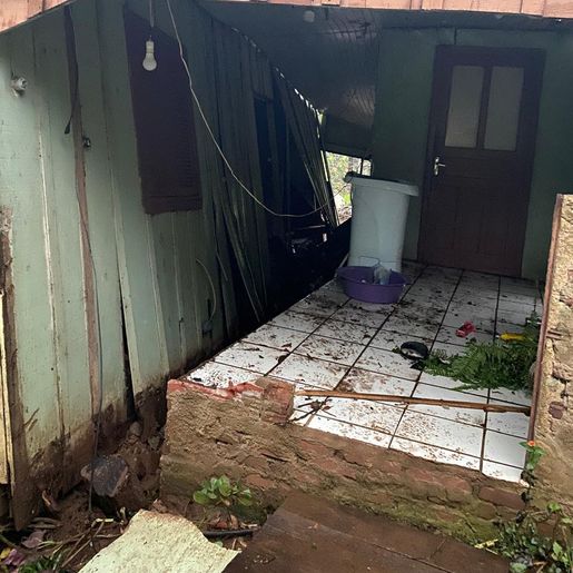 Ventania derruba árvores e danifica casa no interior de Iporã do Oeste e São João do Oeste