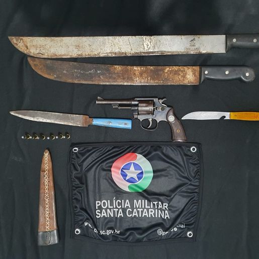 Casal é preso por embriaguez ao volante, posse de arma de fogo e desobediência em SMOeste