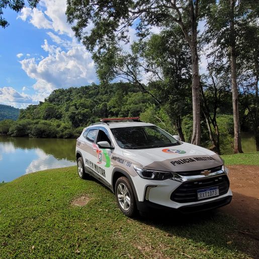 Jovem é preso por roubo, desacato e porte ilegal de arma no interior de Itapiranga