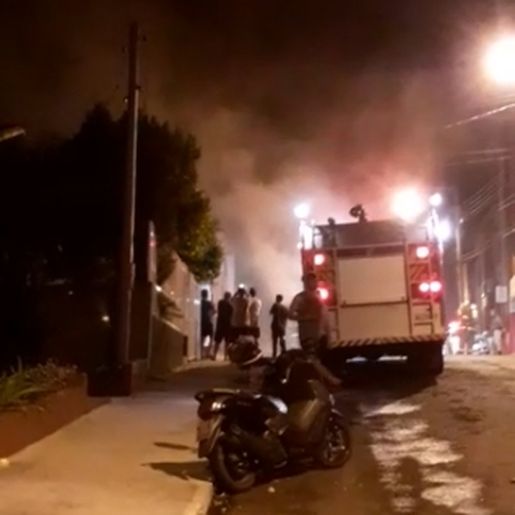 Bombeiros controlam incêndio em açougue em Itapiranga