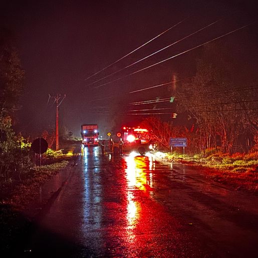 Temporal causa destruição no interior de Descanso