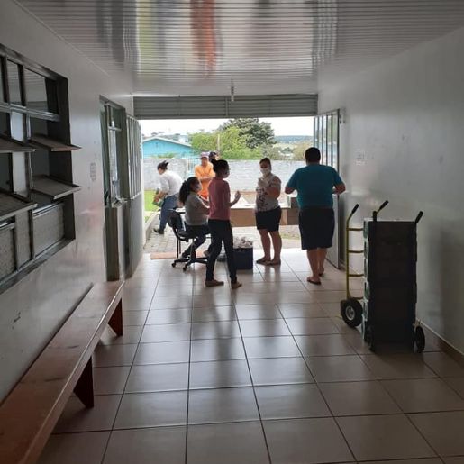 Setor Social de Palma Sola realiza entrega de leite para famílias carentes