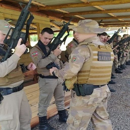 Policiais recebem capacitação para uso de fuzil