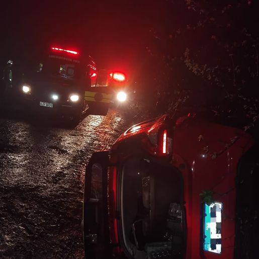 Acidente em estrada rural de Tunápolis deixa duas pessoas feridas