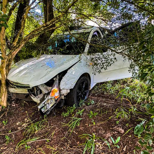 Colisão lateral deixa feridos em Descanso; assista ao vídeo