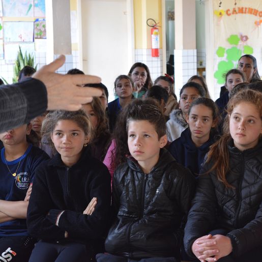 Rádio Atalaia trabalha semana do rádio com alunos