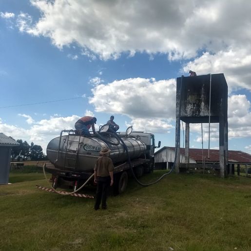 Prefeitura de Palma Sola realiza entrega de água para 50 famílias