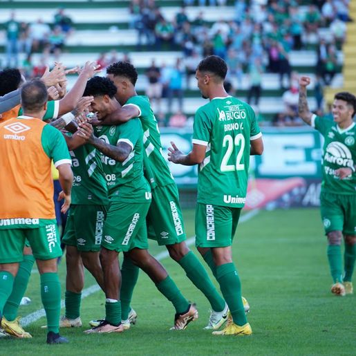 Chape supera o Londrina e vence a primeira na série B
