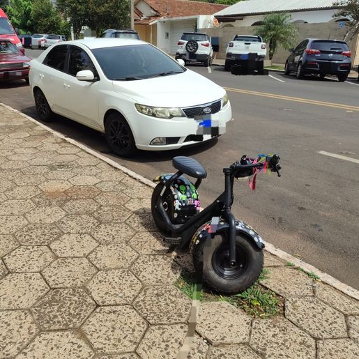 Ciclista bate em porta de carro aberta e fica ferido em Maravilha