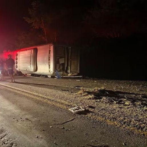 Grave acidente com ônibus deixa 15 mortos na BR-423, em Pernambuco