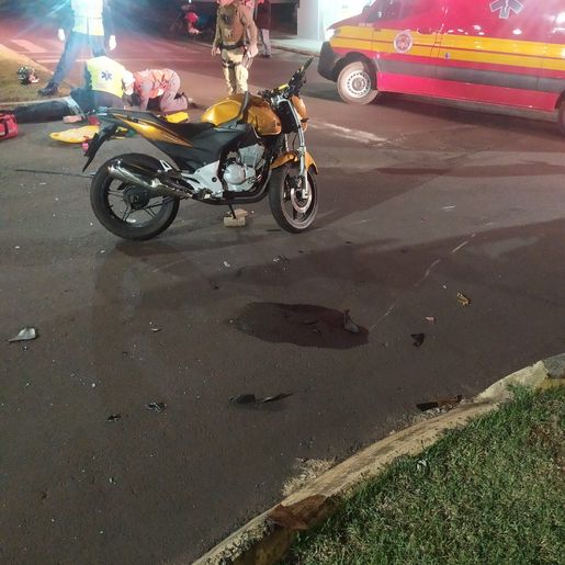 Colisão entre carro e moto deixa motociclista ferido