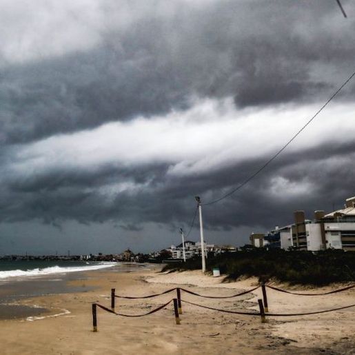Sol e pancadas de chuva: ciclone extratropical deixa o tempo instável no fim de semana em SC