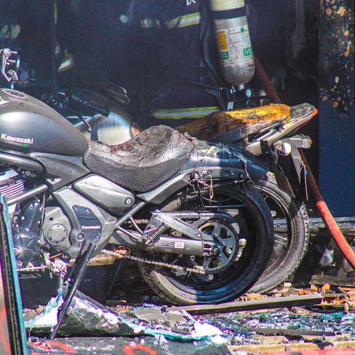 Empresa de motos é destruída pelo fogo em São Miguel do Oeste; vídeo