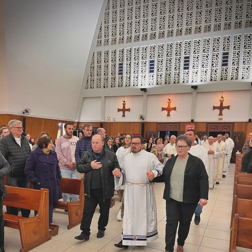 Durante celebração em SMO, Rodrigo Isotton é ordenado diácono da Arquidiocese de Chapecó