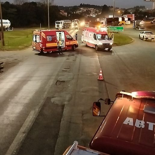 Acidente entre motocicletas deixa três feridos na BR-282