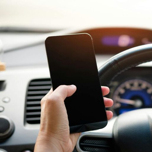 Quase 50 mil motoristas em SC foram multados por uso de celular ao volante em 2025