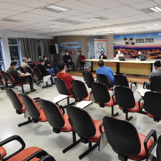 Comitê delibera sobre retomadas na Educação, Transporte e Eventos