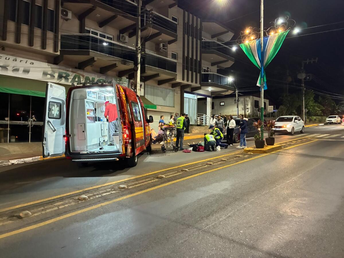 Idosa é atropelada no centro de Iporã do Oeste