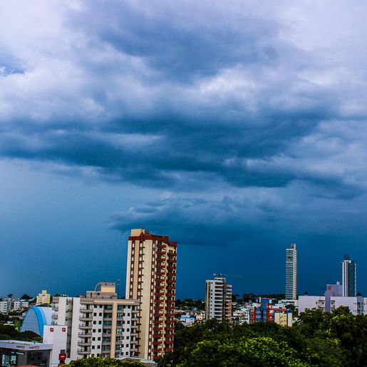 SC tem alerta para chuva intensa e queda de granizo neste domingo; veja por região