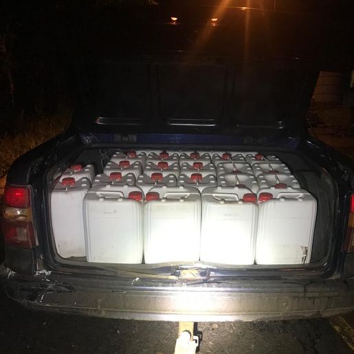 Motorista foge da polícia, provoca acidente e abandona veículo com contrabando em Itapiranga