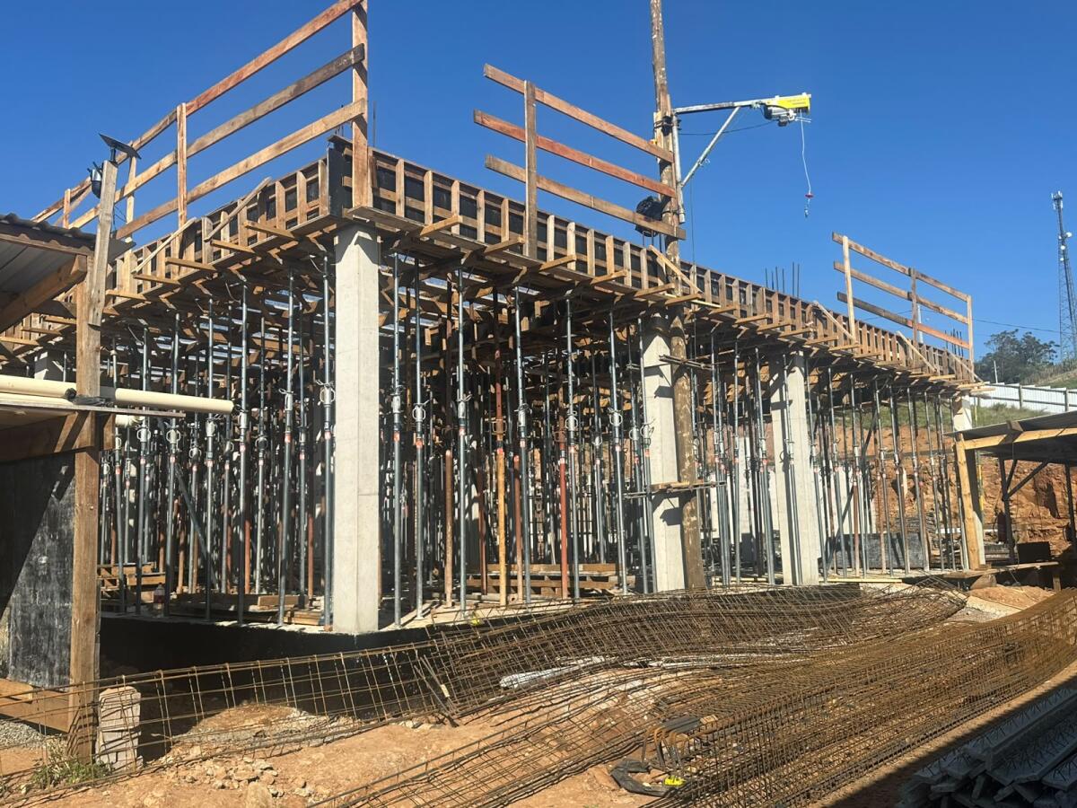 Obra do novo Fórum de São José do Cedro avança para o segundo pavimento