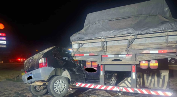 Caminhão de Iraceminha se envolve em acidente na BR-470 e duas pessoas morrem