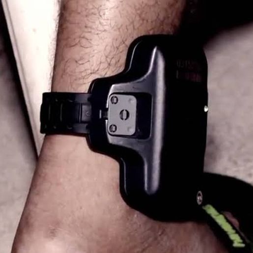 Moisés sanciona lei que obriga preso a pagar pelo uso da tornozeleira eletrônica em SC