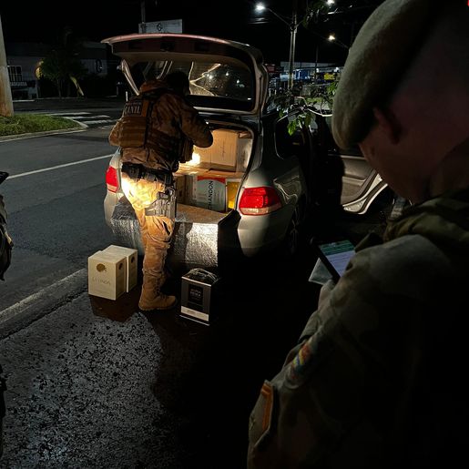 PM flagra veículos carregados de vinho na Willy Barth, em SMOeste