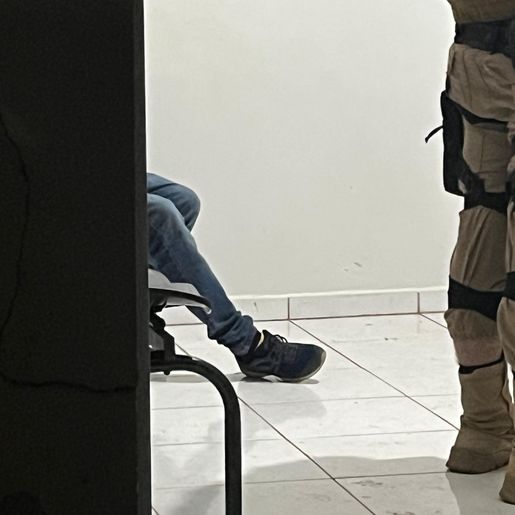 Homem é preso em flagrante com arma após fugir da PM em São Miguel do Oeste