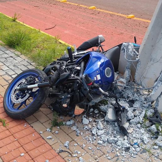 Colisão de moto em poste de energia mata jovem de 20 anos em Chapecó