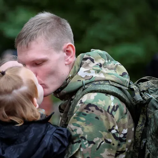 Reservistas convocados por Putin são levados para bases militares na Rússia; Fotos