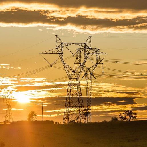 Conta de luz terá bandeira vermelha 2 em setembro, com custo extra de R$ 7,87 por 100 kWh