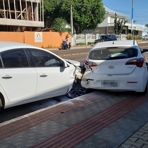 Colisão traseira é registrada na Avenida Gustavo Fetter, em Iporã do Oeste