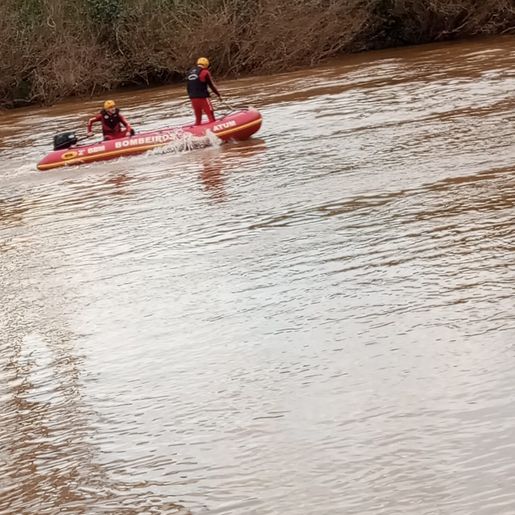 Bombeiros buscam homem desaparecido no Rio Pesqueiro em Águas Frias