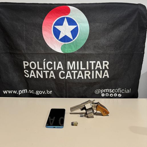 Homem é preso com revólver na cintura em rodoviária de Dionísio Cerqueira