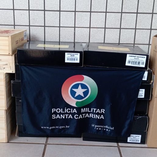 Veículo com vinhos de origem estrangeira é flagrado em passagem clandestina em Dionísio