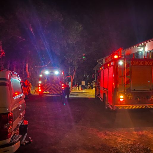 Carro cai em rio e deixa homem ferido em Descanso