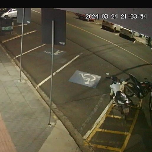 Motocicleta é furtada de estabelecimento no centro de SMOeste