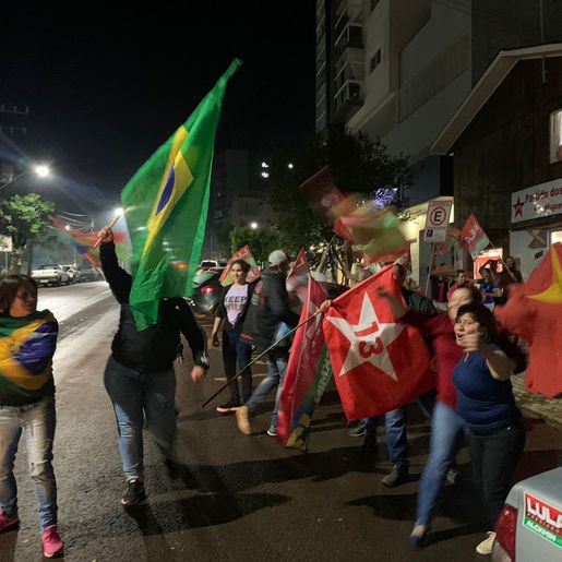 Petistas de São Miguel do Oeste comemoram vitória de Lula