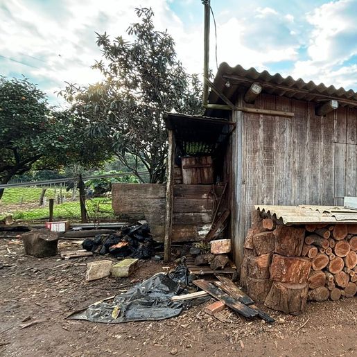 Incêndio em depósito no interior é controlado por populares em SMOeste