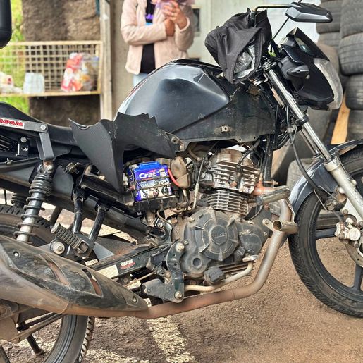 Colisão lateral deixa motociclista ferido na avenida Willy Barth