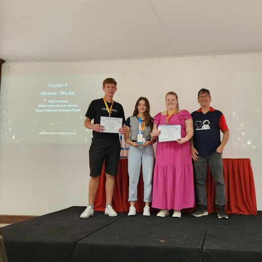 Escola de Itapiranga é campeã da Mostra Brasileira de Foguetes