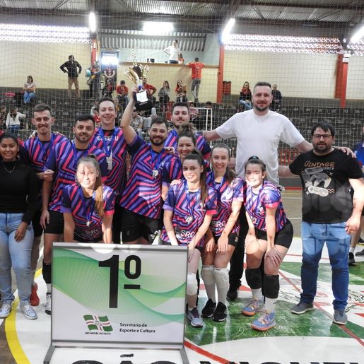 Dez equipes disputaram o 1º Campeonato Municipal Misto de Vôlei