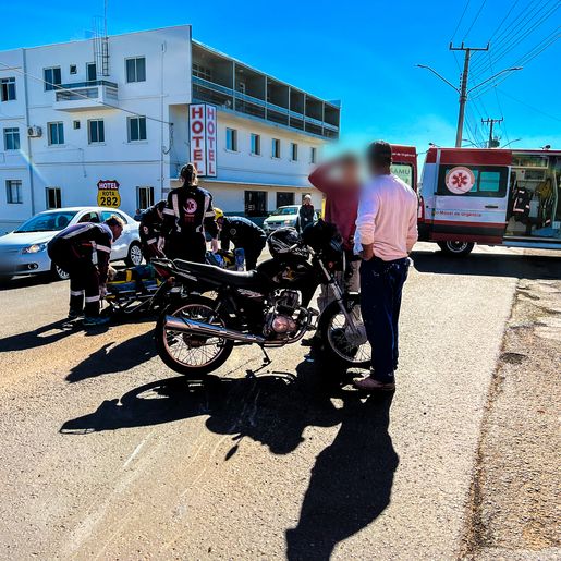 Colisão entre motos deixa feridos na Willy Barth; vídeo