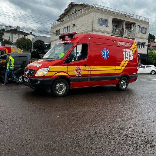 Gestante é socorrida após acidente de trânsito em São Miguel do Oeste
